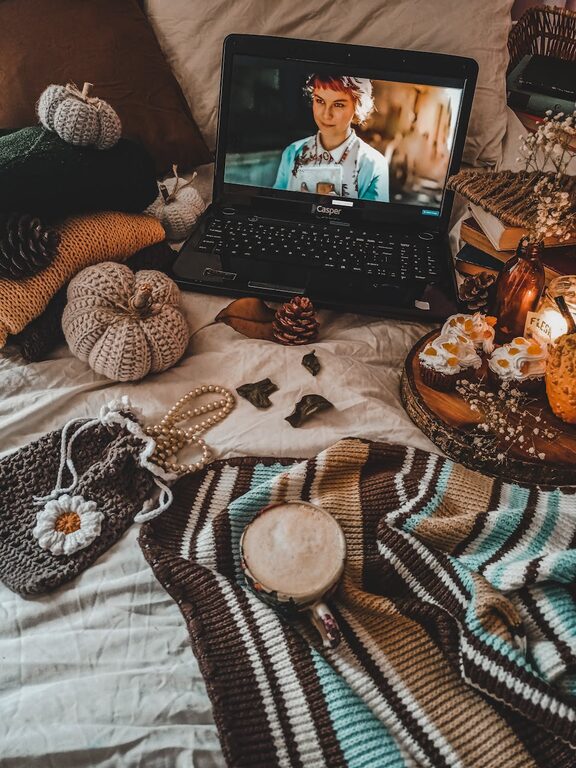 How to Plan a Perfect Screen-Light Evening at Home